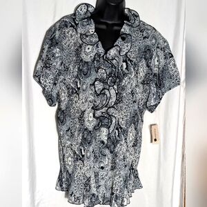 NWT Women's Black & white paisley top.‎  Dressbarn Sz 2X V-neck ruffle